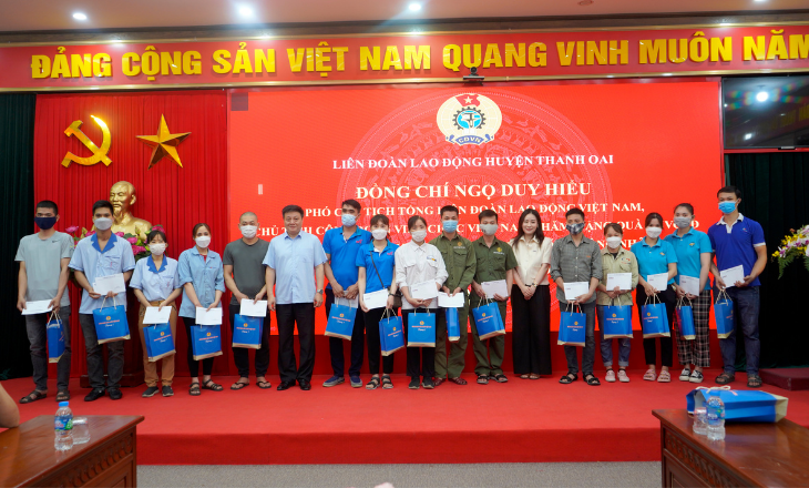 Những món quà động viên từ GIMO và Tổng Liên đoàn Lao động Việt Nam