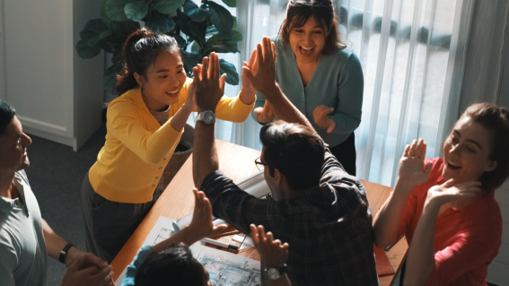 Người lao động vui mừng với những phúc lợi tốt